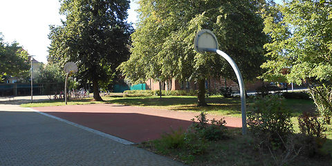 Basketballplatz in der GS Forst Mitte