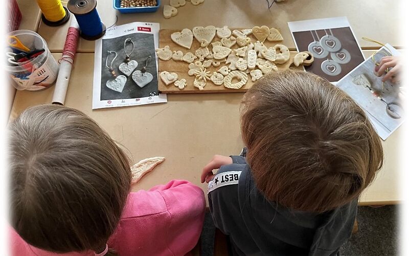Plätzchen backen im Hort Pfiffikus