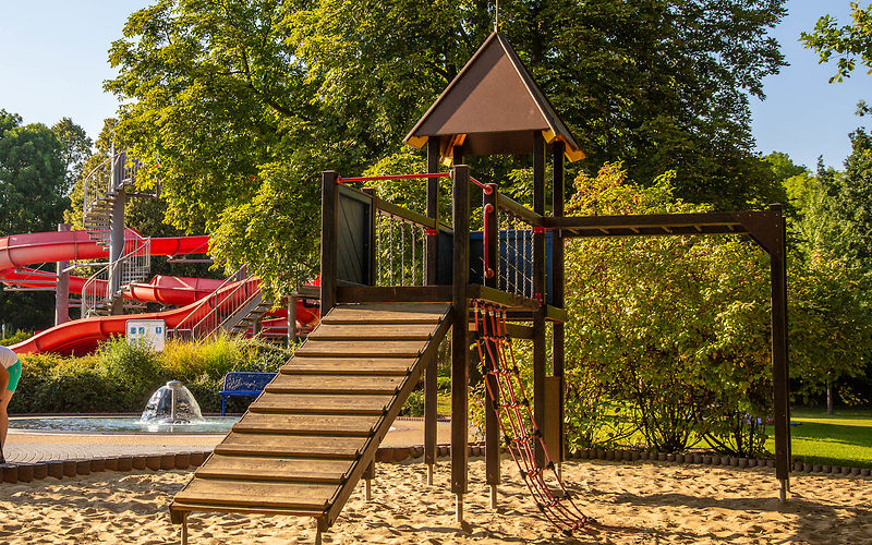 Kletterinsel auf dem Spielplatz