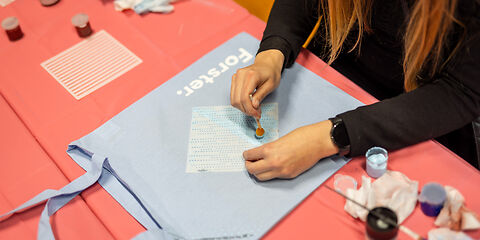 Kreative Gestaltung des Forster. Museums auf einem Stoffbeutel